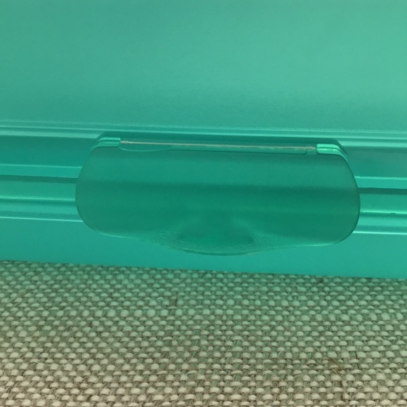 Tupperware Container - Picture 3 of 9